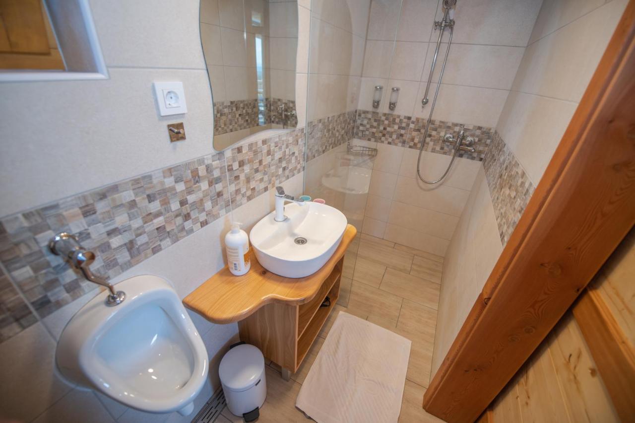 Holiday Home Ernest Zelezni With Hot Tub Ivancna Gorica المظهر الخارجي الصورة